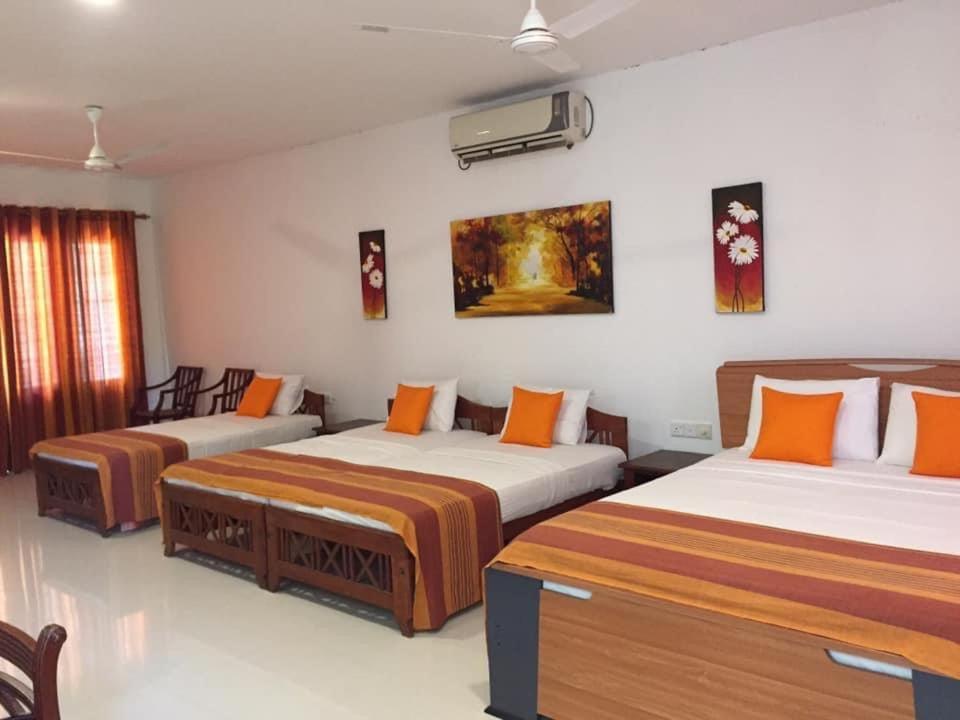 Hotel Sunflower Kataragama Kültér fotó