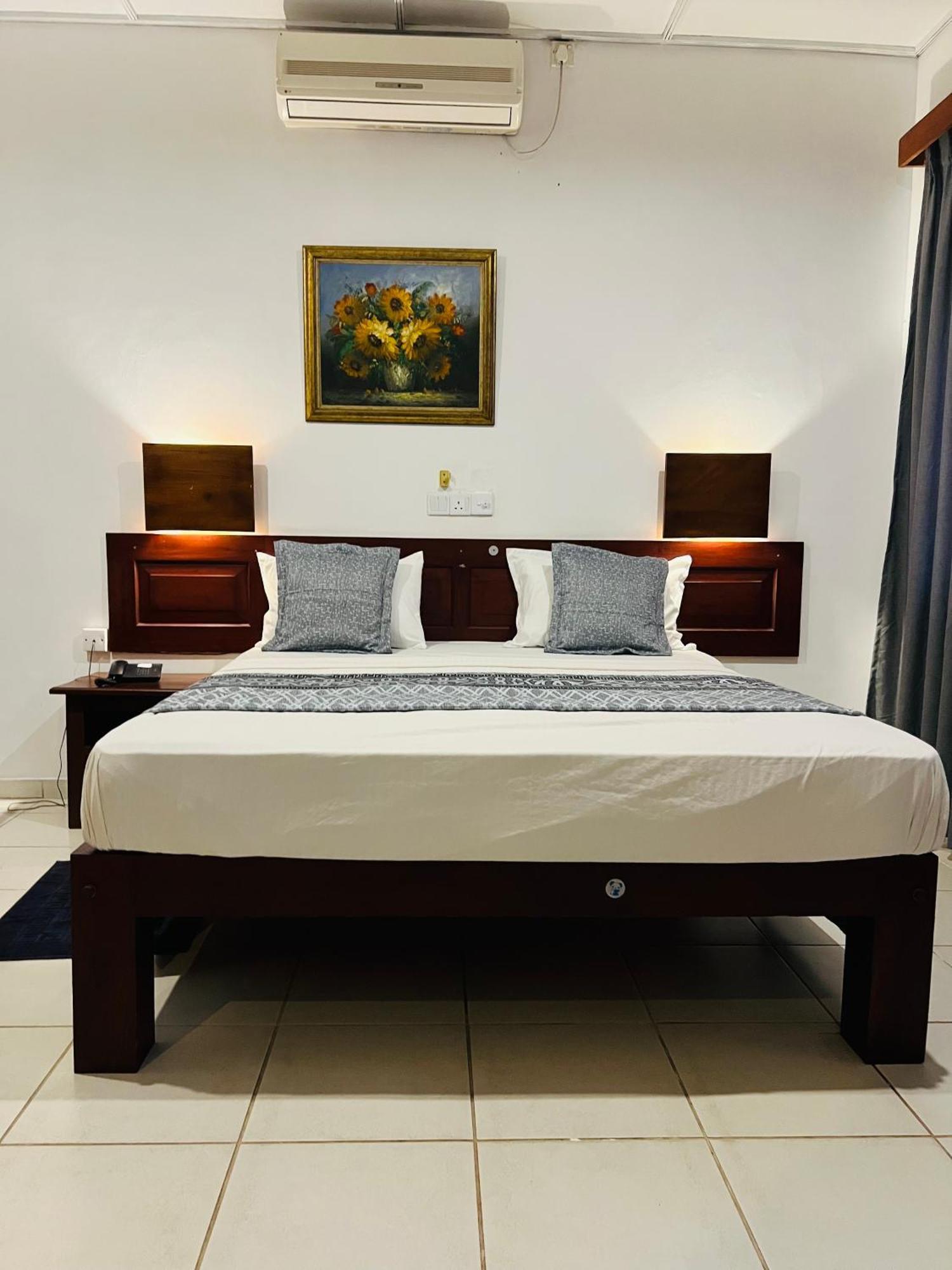 Hotel Sunflower Kataragama Kültér fotó
