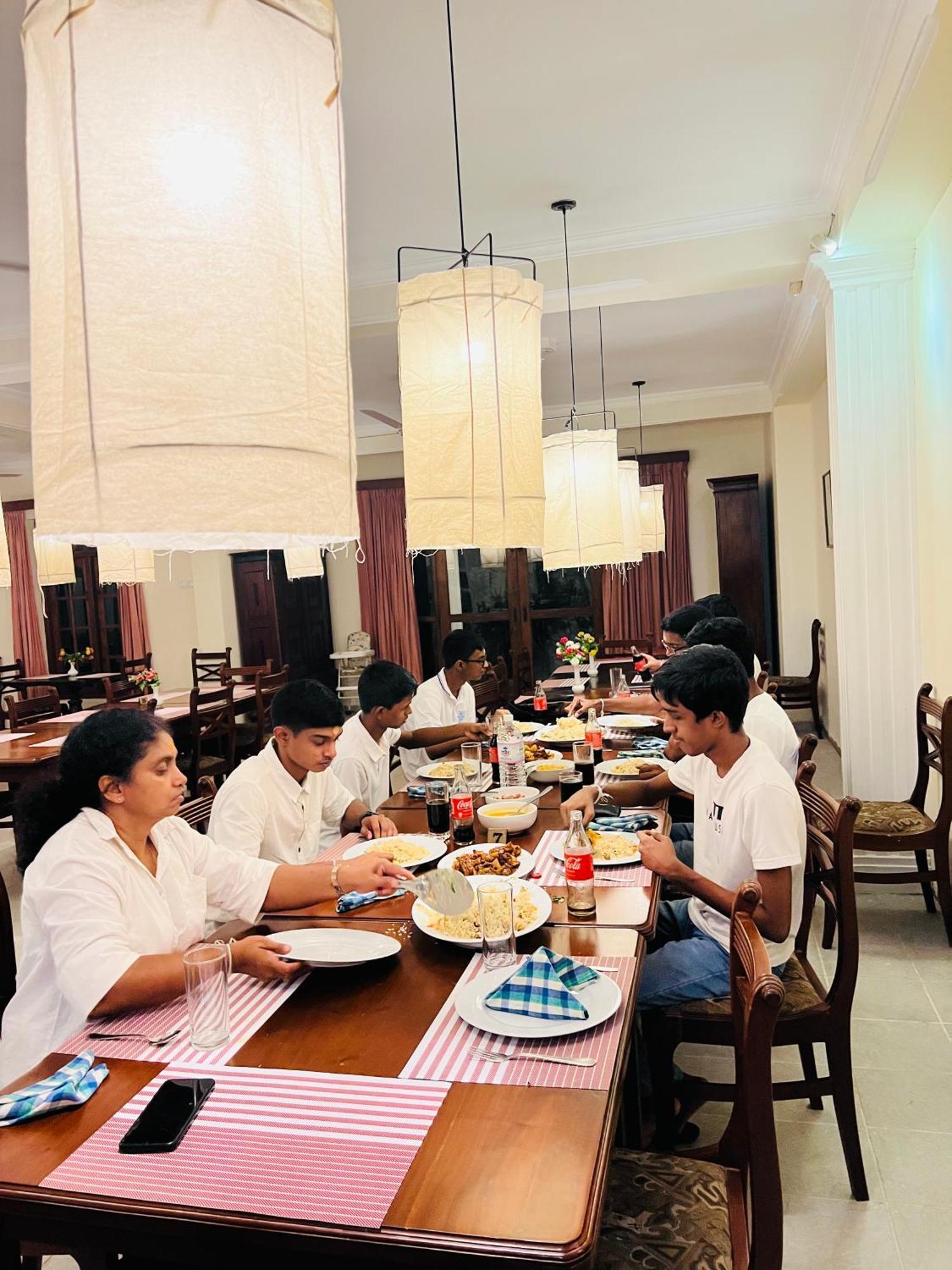 Hotel Sunflower Kataragama Kültér fotó