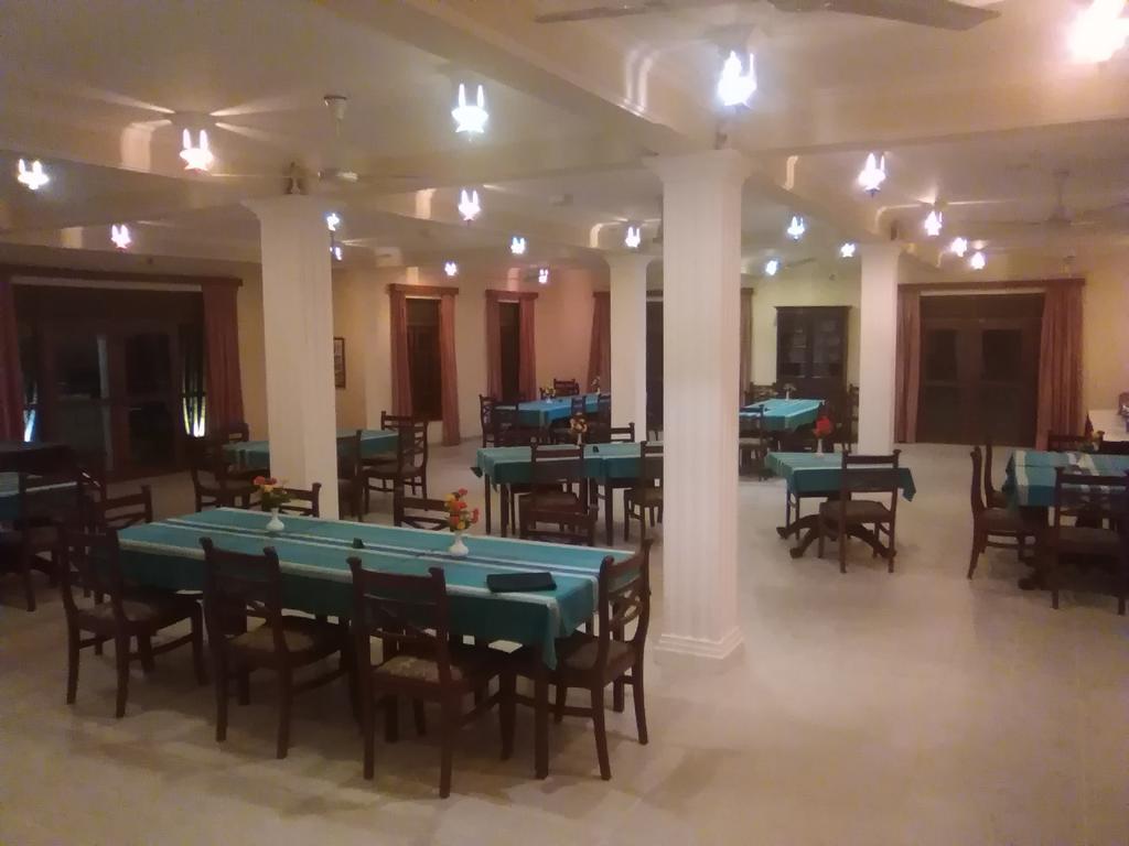 Hotel Sunflower Kataragama Kültér fotó