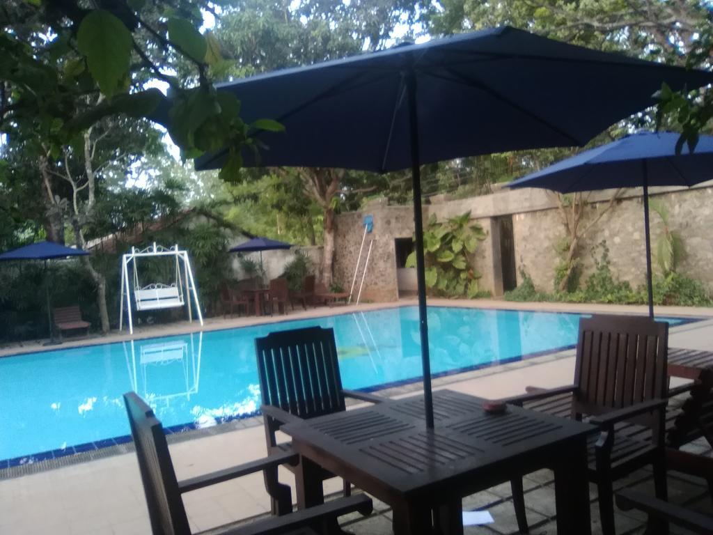 Hotel Sunflower Kataragama Kültér fotó