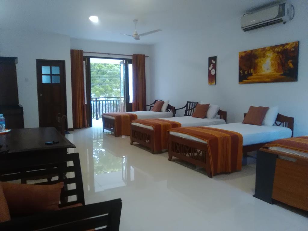 Hotel Sunflower Kataragama Kültér fotó