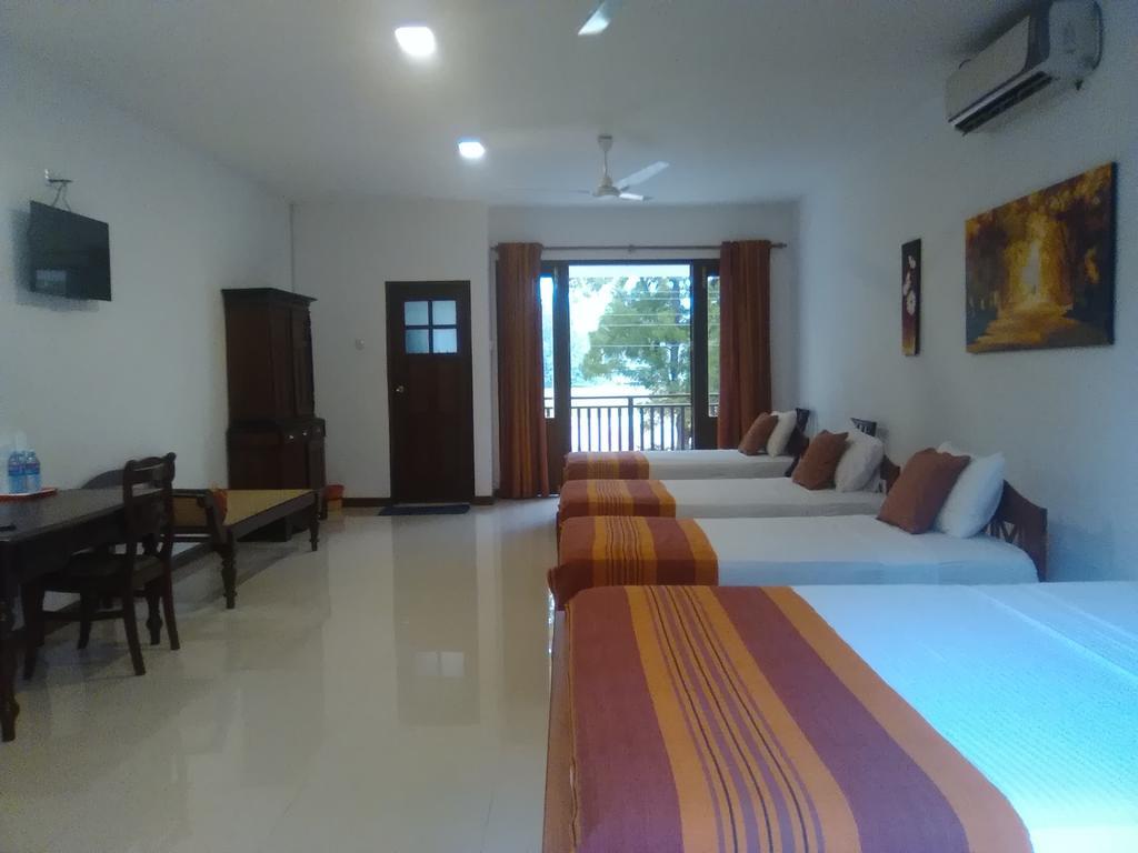 Hotel Sunflower Kataragama Kültér fotó