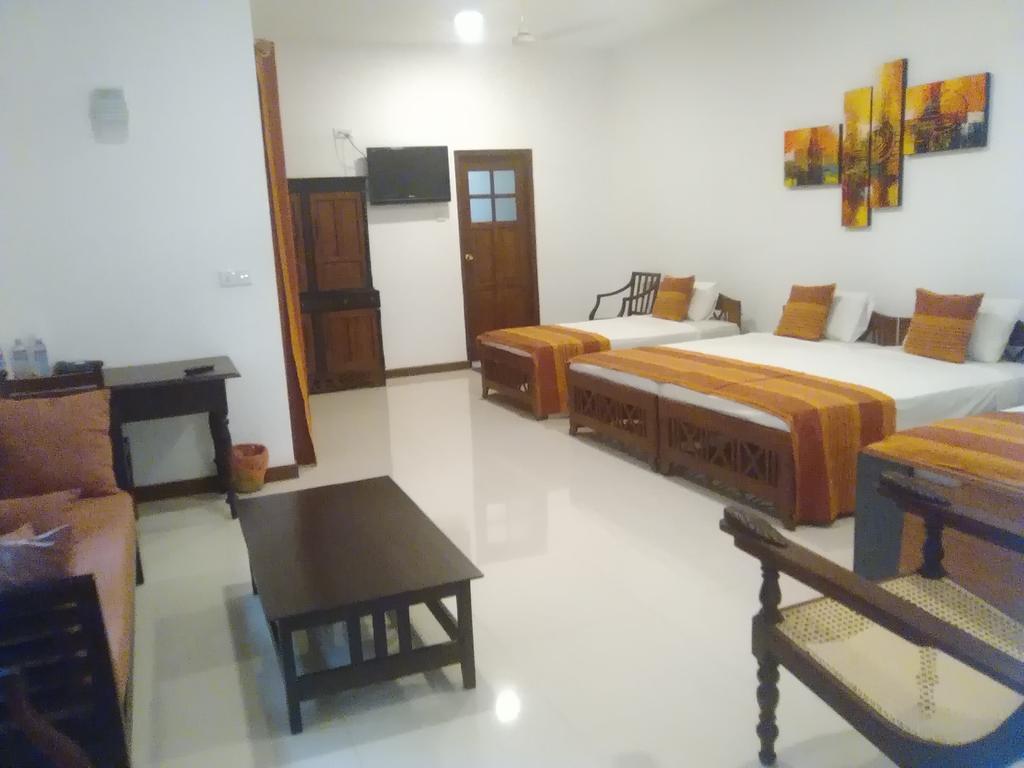 Hotel Sunflower Kataragama Kültér fotó