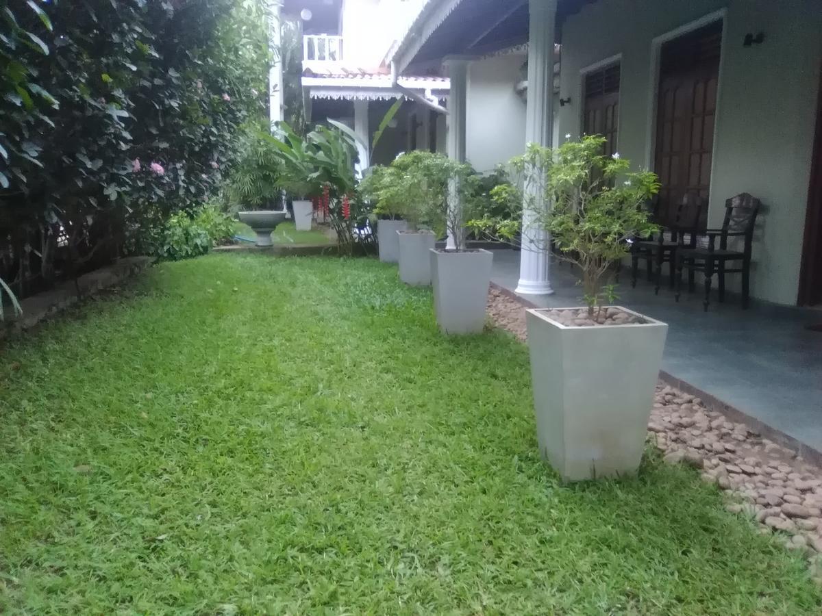 Hotel Sunflower Kataragama Kültér fotó