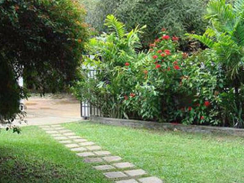 Hotel Sunflower Kataragama Kültér fotó