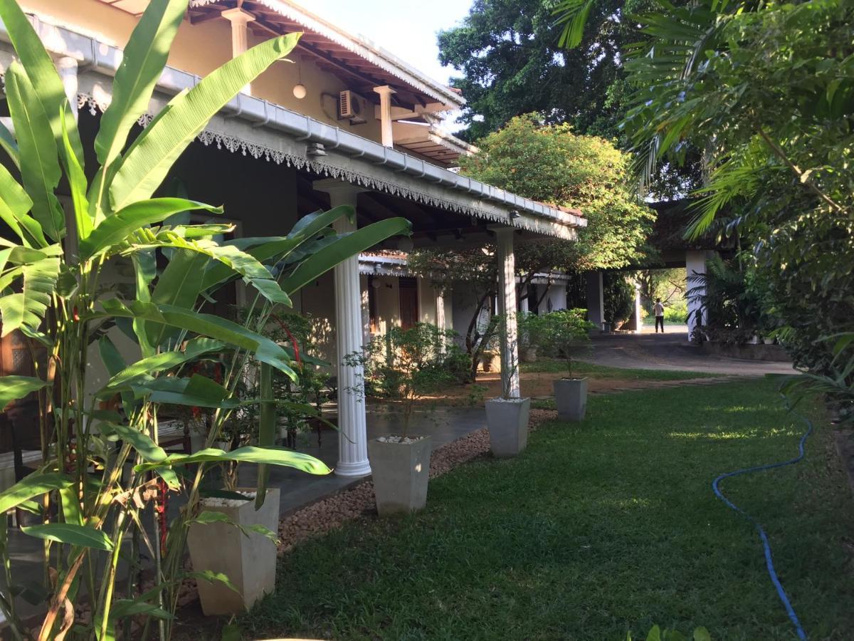 Hotel Sunflower Kataragama Kültér fotó