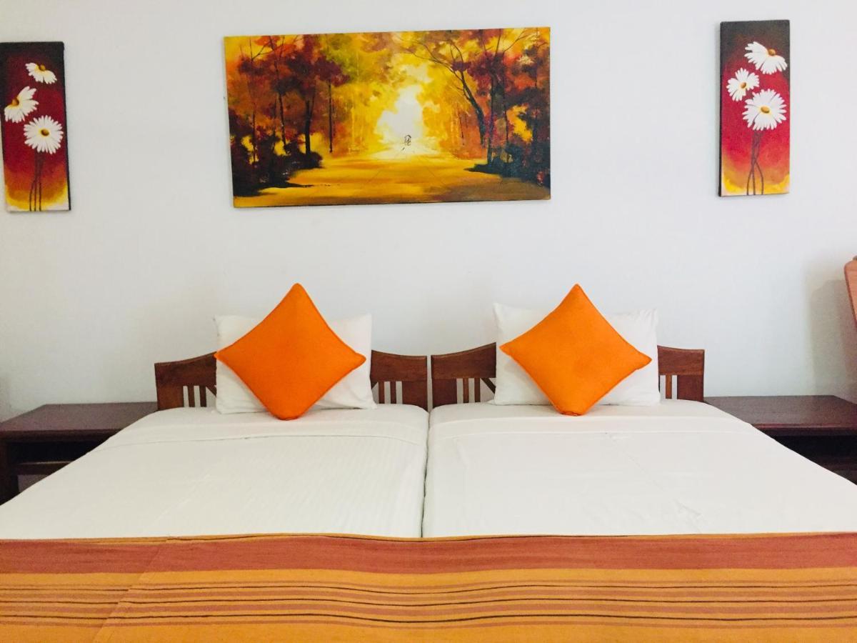 Hotel Sunflower Kataragama Kültér fotó